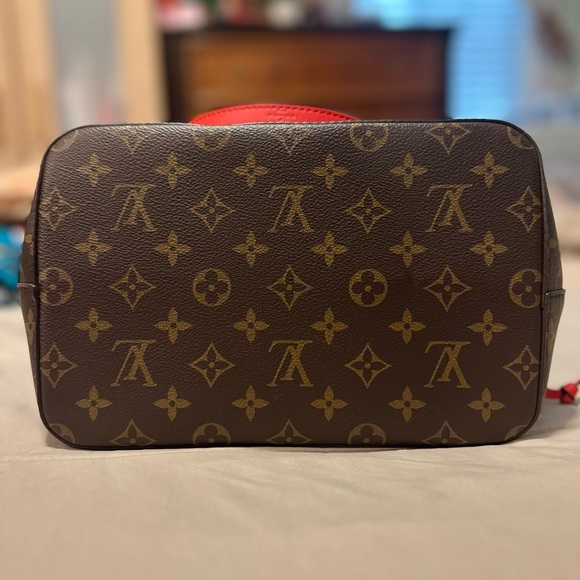 SOLD Louis Vuitton NeoNoe Monogram Bucket Bag - Picture 4 of 9